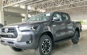 Import to Kenya Toyota Hilux / Revo Pick-up double cabin 2.8L DIESEL AUTOMATIQUE